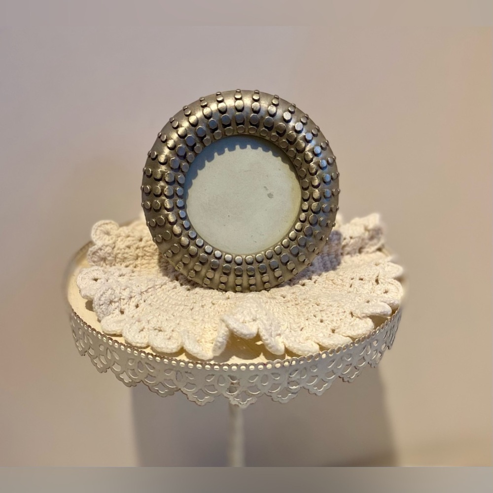 3/40$ Vintage‎ mini table top round metal silver frame size 2,5”x 2,5”